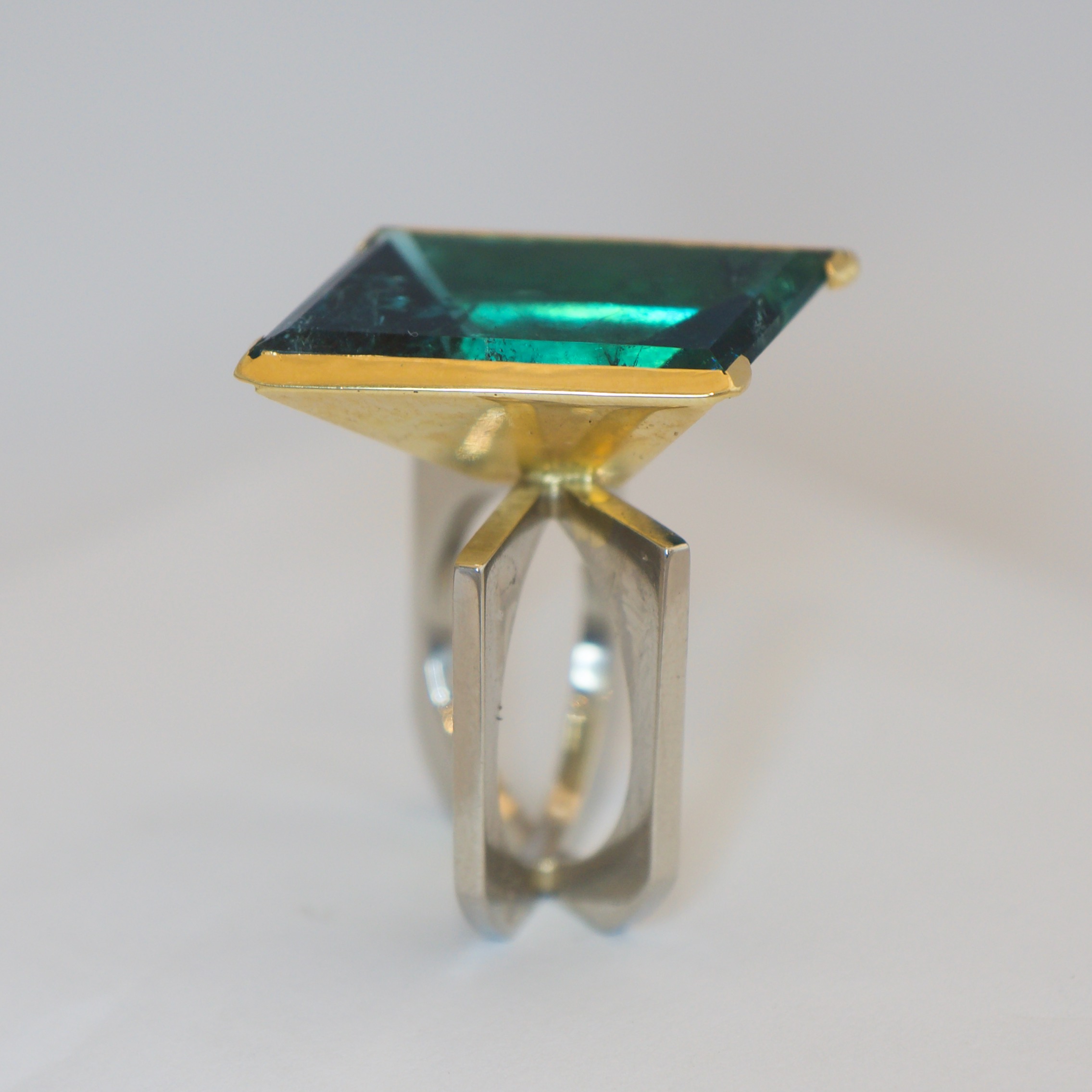 Louis Vuitton 18ct yellow golden ring with blue tourmaline