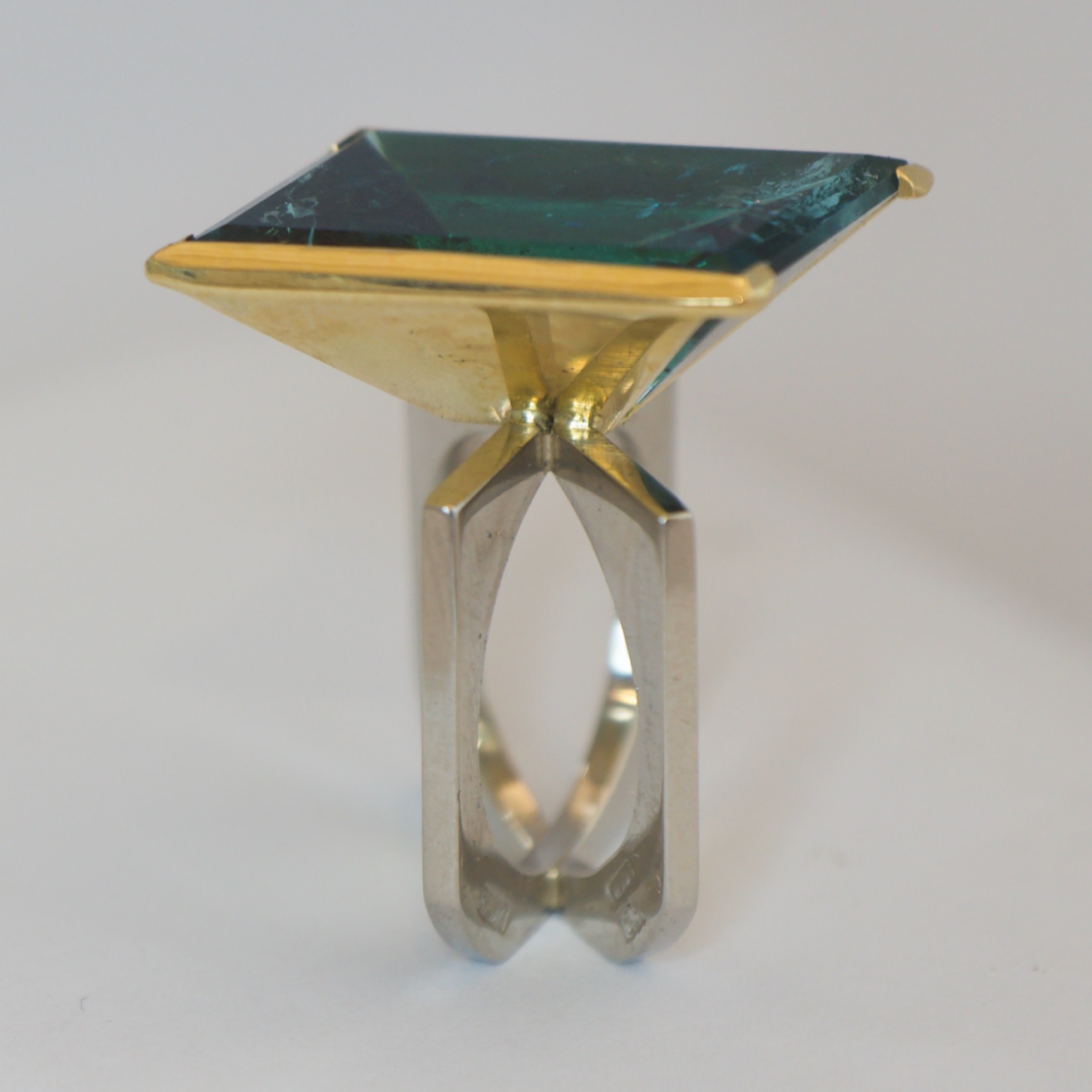 Louis Vuitton 18ct yellow golden ring with blue tourmaline